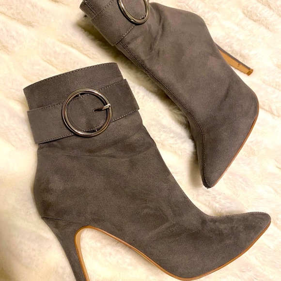 Shoes - Like new boots and heels